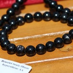 Bracelet en boules noires brillantes, Hyperstène