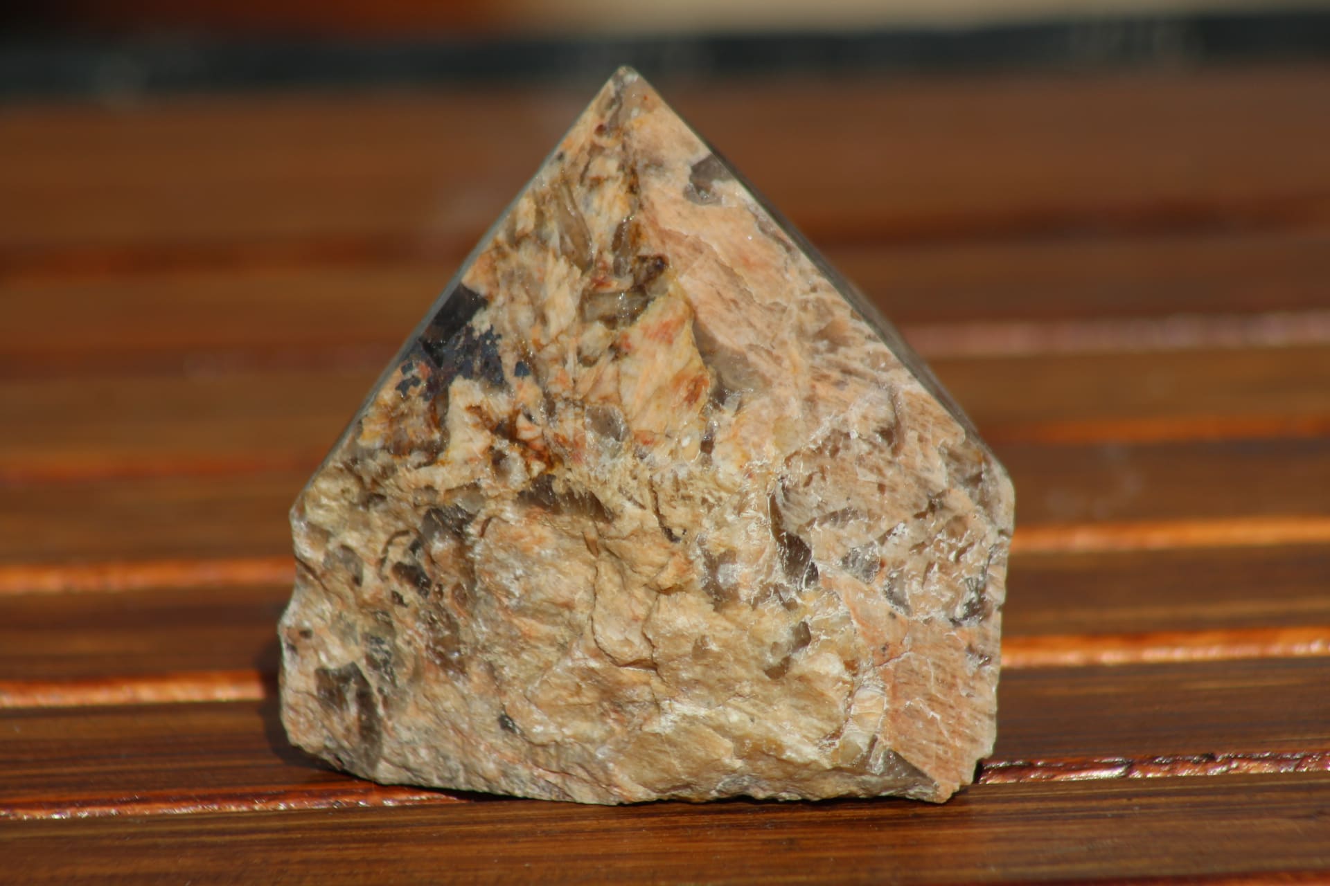 Pierre de lune tourmaline