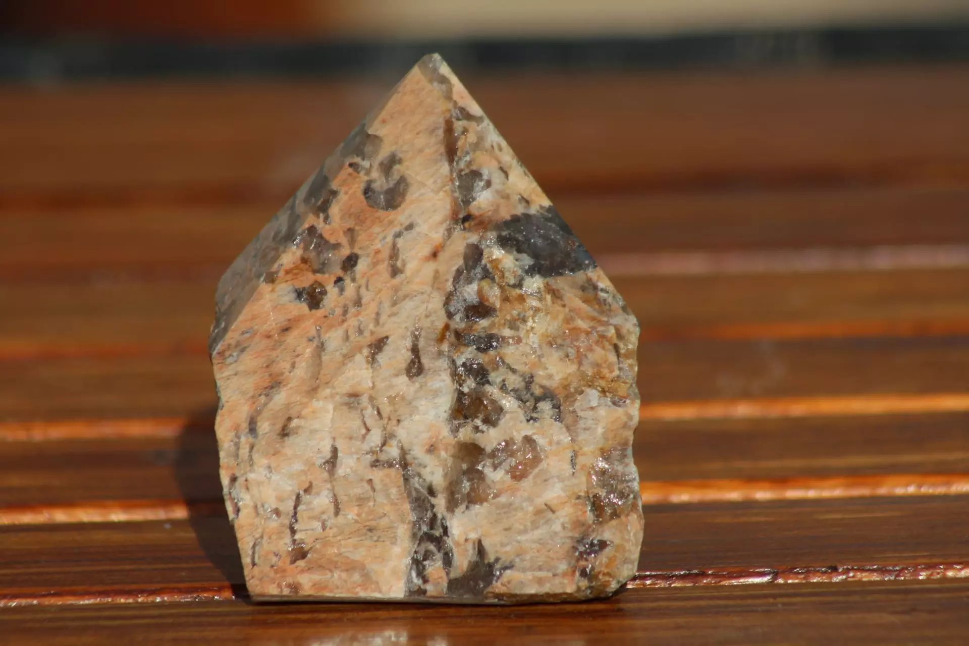 Pierre de lune tourmaline