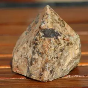 Pierre de lune tourmaline